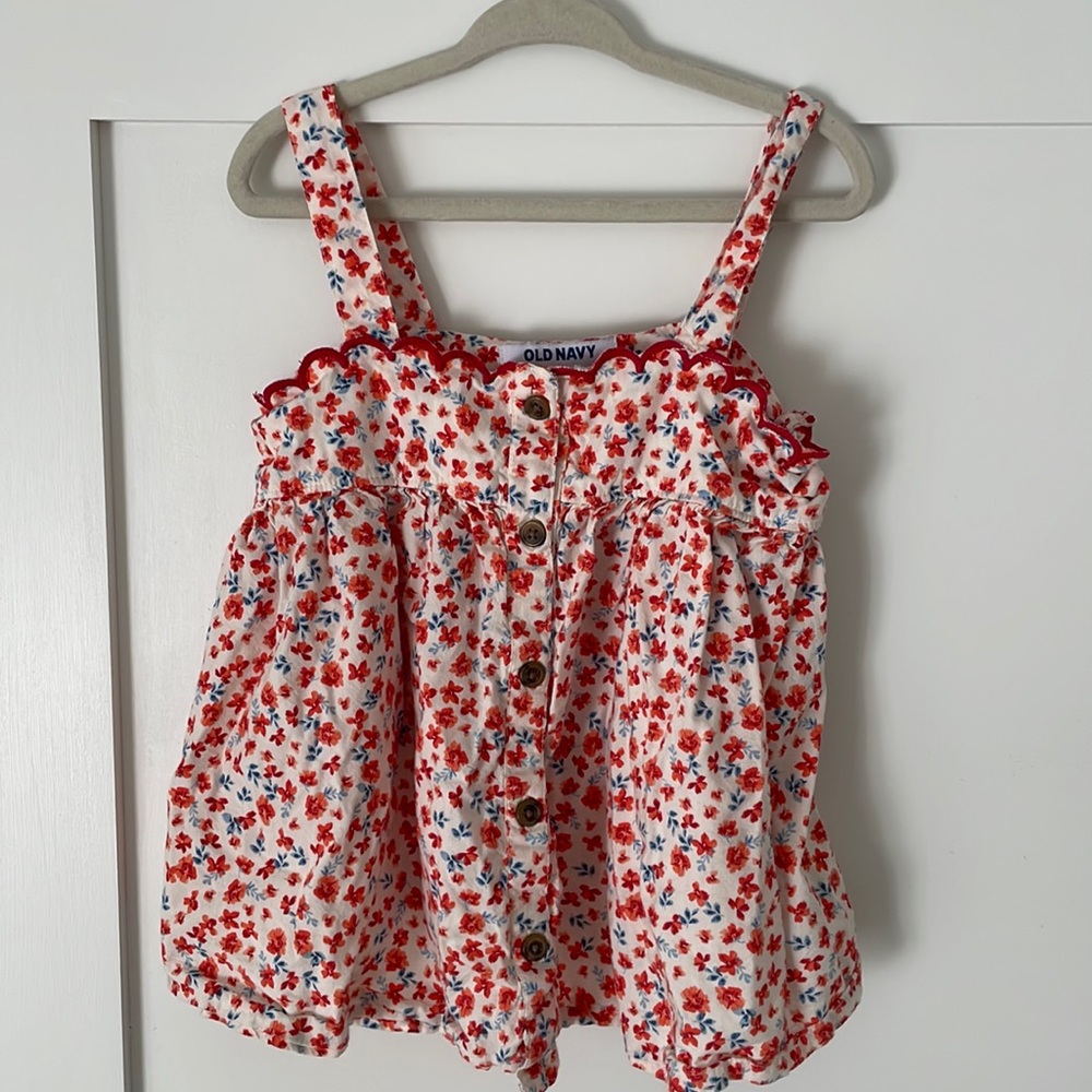 Cute scalloped embroidery Old Navy floral top